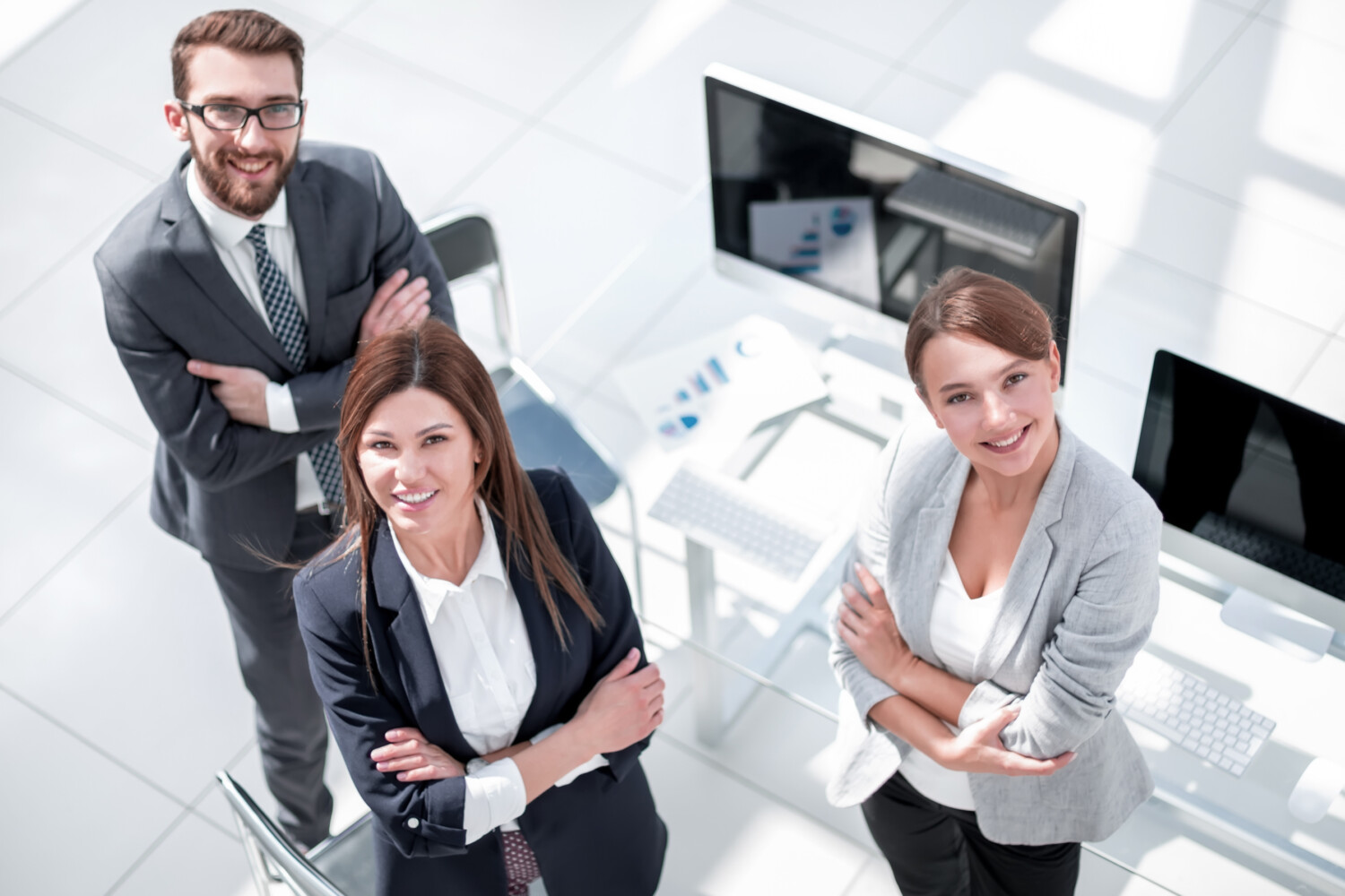 happy-employees-business-people-standing-in-office